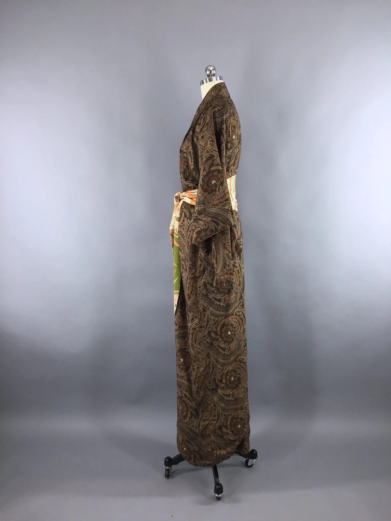 1970s Vintage Kimono Robe / Brown Floral Print