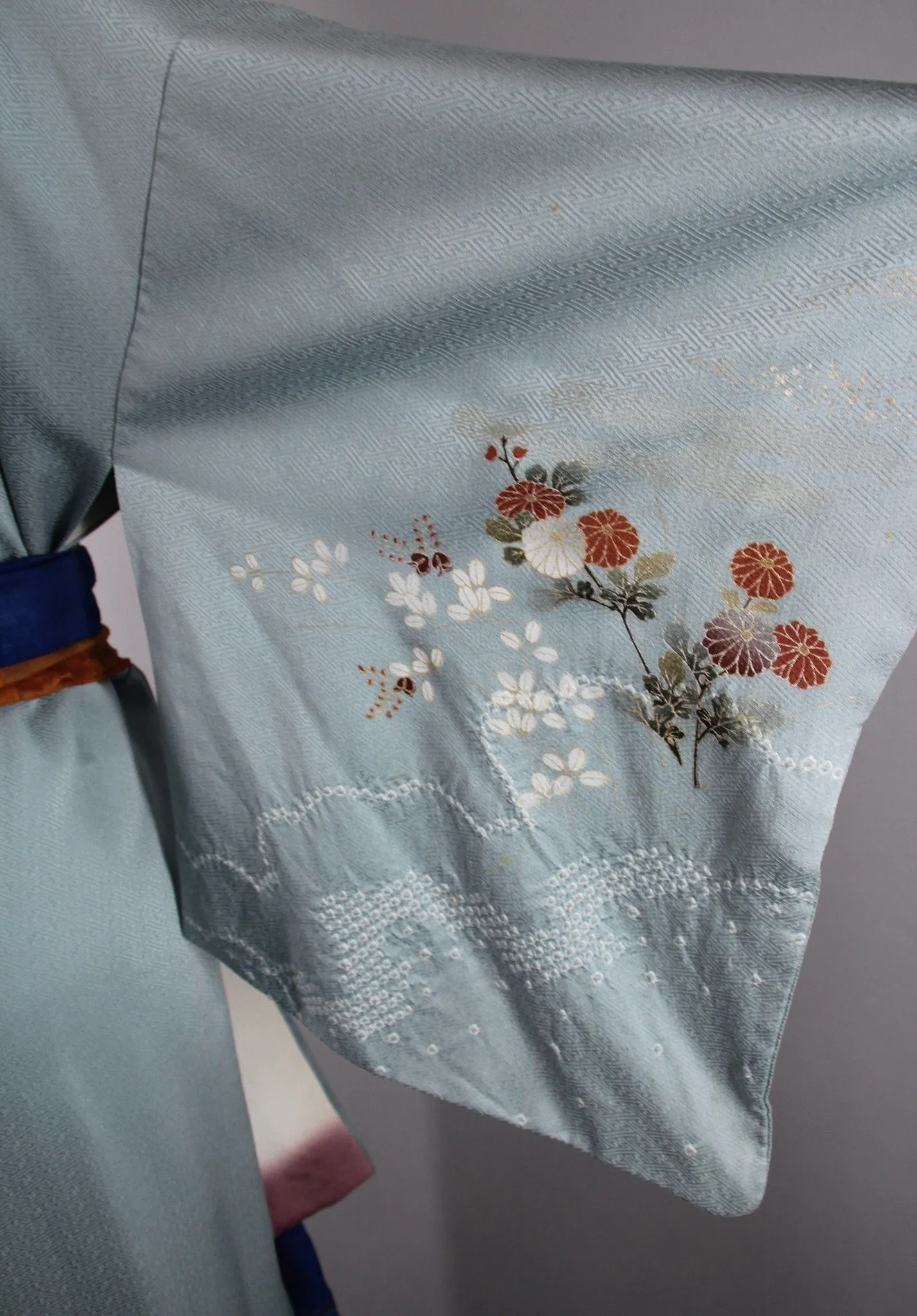 1980s Vintage Silk Kimono Robe in Light Blue Shibori Floral